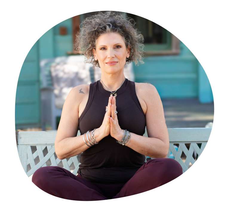 גלית בתנוחת יוגה